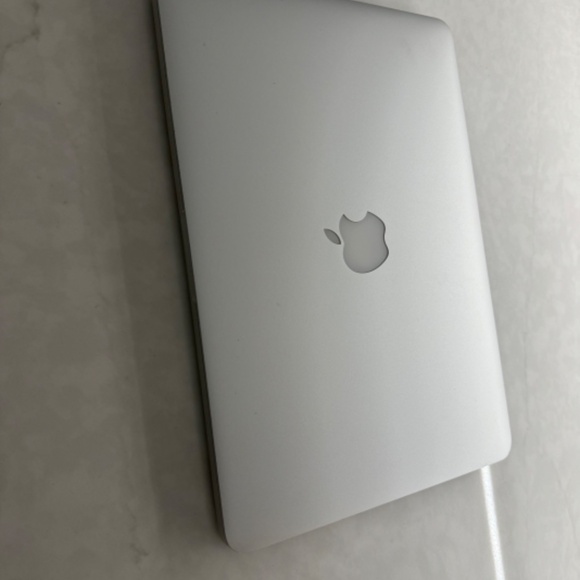 Apple Laptop MacBook Pro, 13-inch, Retina Display, Dual-Core Intel Core i5 - Picture 4 of 6